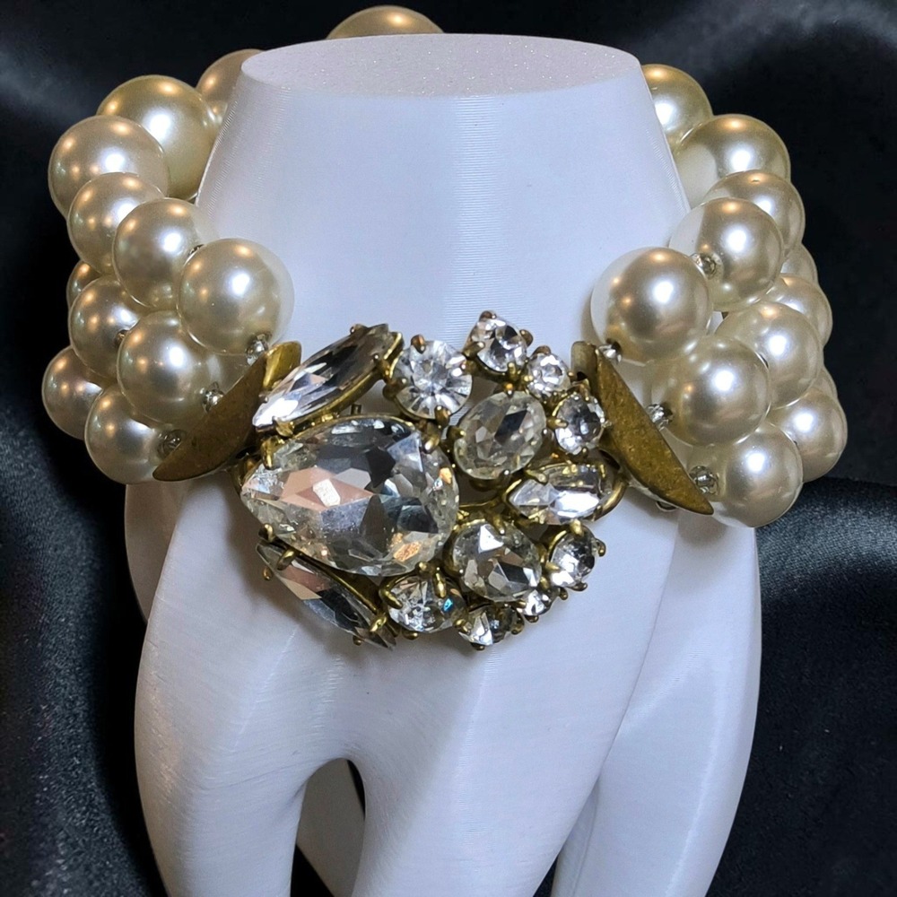 Vintage 3 Strand Glass Faux Pearl Bracelet Rhinestone Statement‎ Clasp